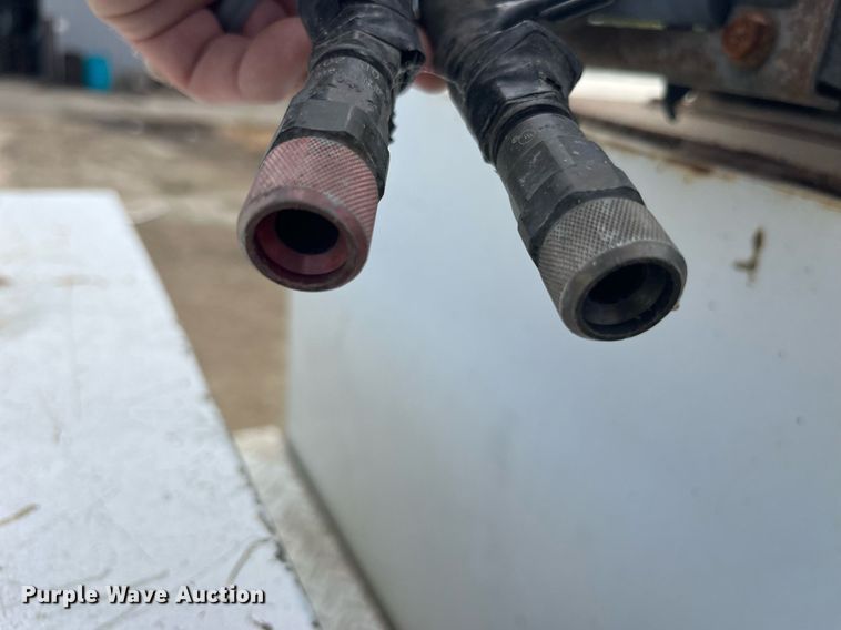 image for item MG9481 2000 GMC C7500  utility / service truck