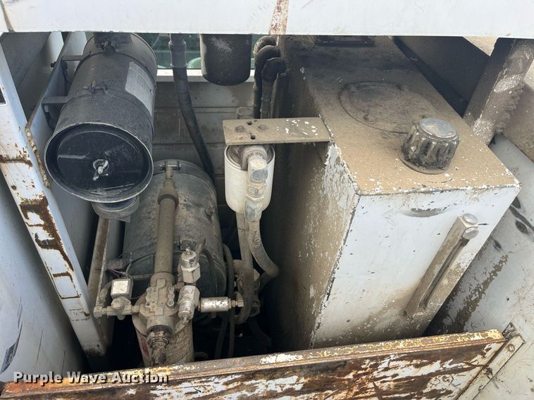 image for item MG9481 2000 GMC C7500  utility / service truck