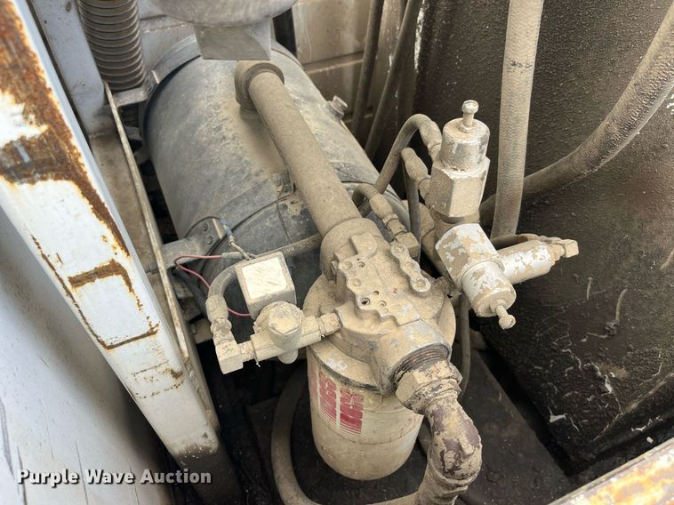 image for item MG9481 2000 GMC C7500  utility / service truck