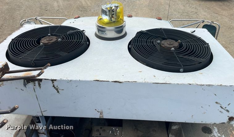 image for item MG9481 2000 GMC C7500  utility / service truck