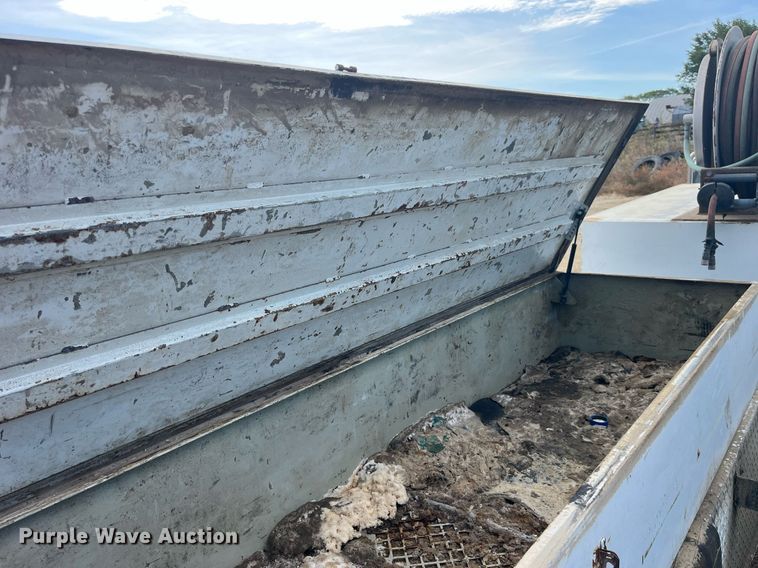 image for item MG9481 2000 GMC C7500  utility / service truck