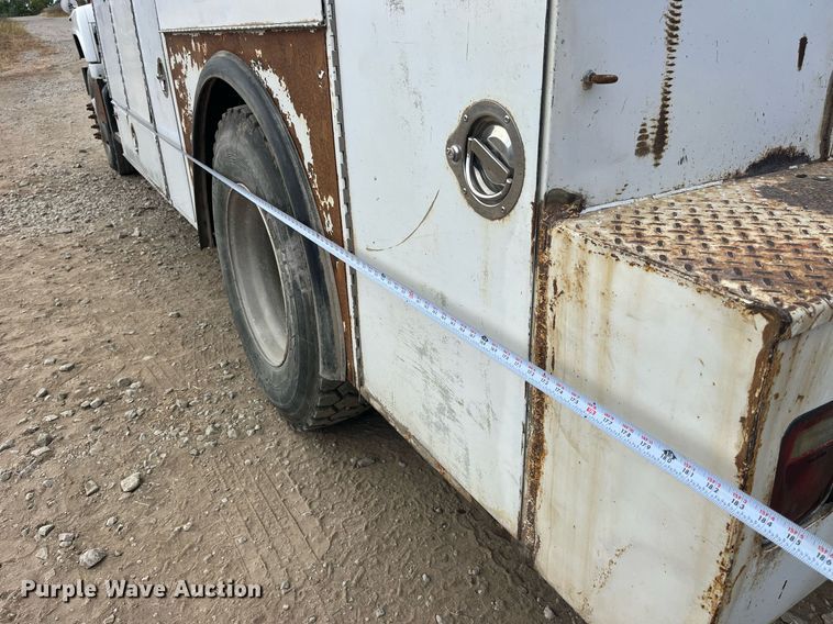 image for item MG9481 2000 GMC C7500  utility / service truck