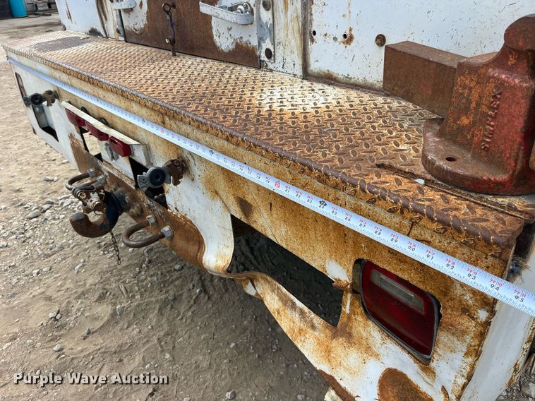 image for item MG9481 2000 GMC C7500  utility / service truck