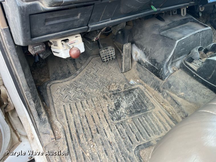 image for item MG9481 2000 GMC C7500  utility / service truck