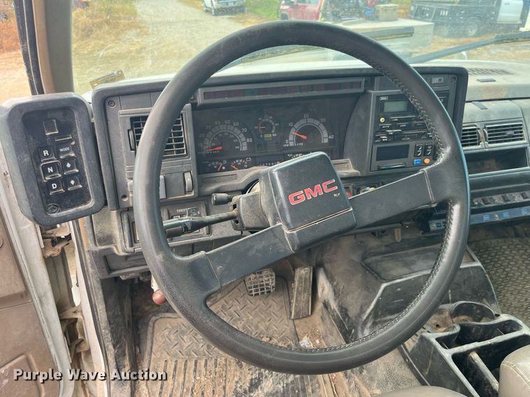 image for item MG9481 2000 GMC C7500  utility / service truck