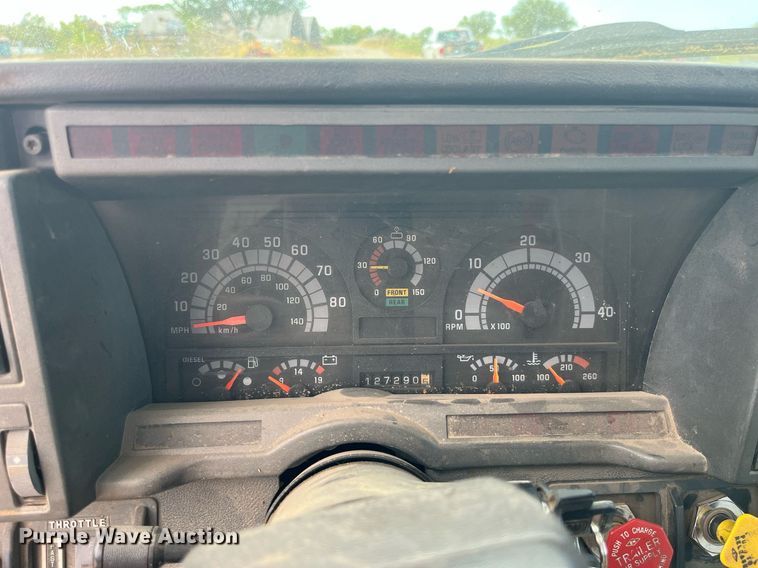 image for item MG9481 2000 GMC C7500  utility / service truck