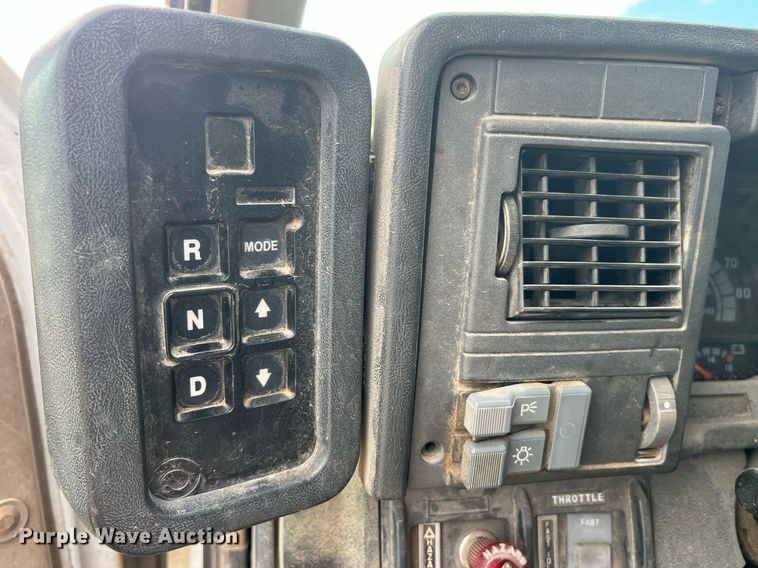 image for item MG9481 2000 GMC C7500  utility / service truck