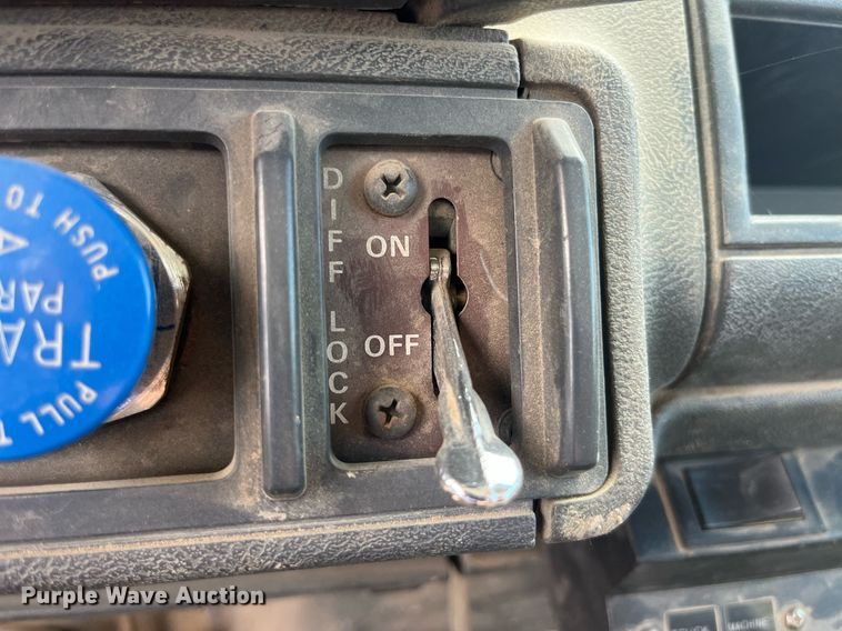 image for item MG9481 2000 GMC C7500  utility / service truck