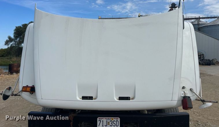 image for item MG9481 2000 GMC C7500  utility / service truck