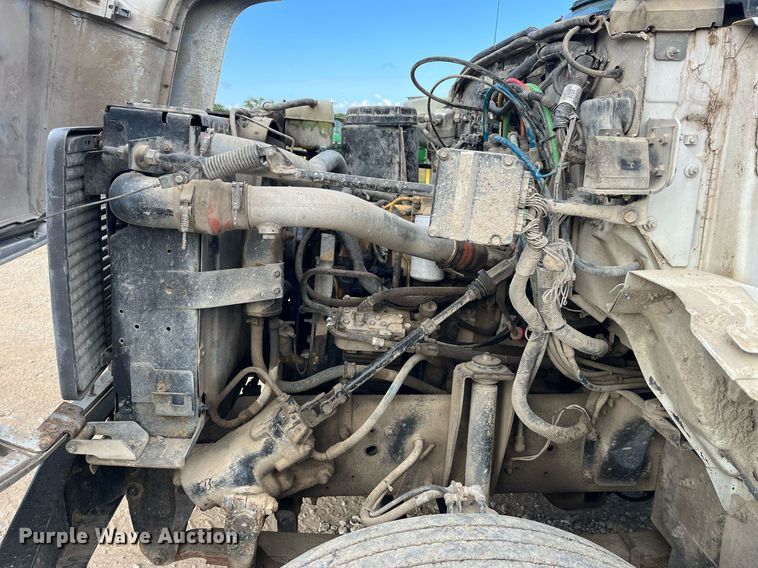 image for item MG9481 2000 GMC C7500  utility / service truck