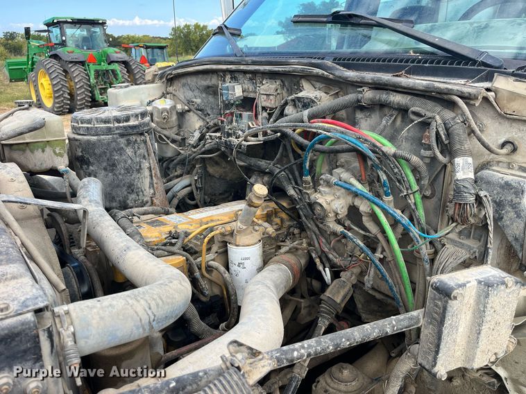 image for item MG9481 2000 GMC C7500  utility / service truck