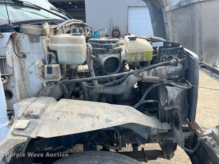 image for item MG9481 2000 GMC C7500  utility / service truck