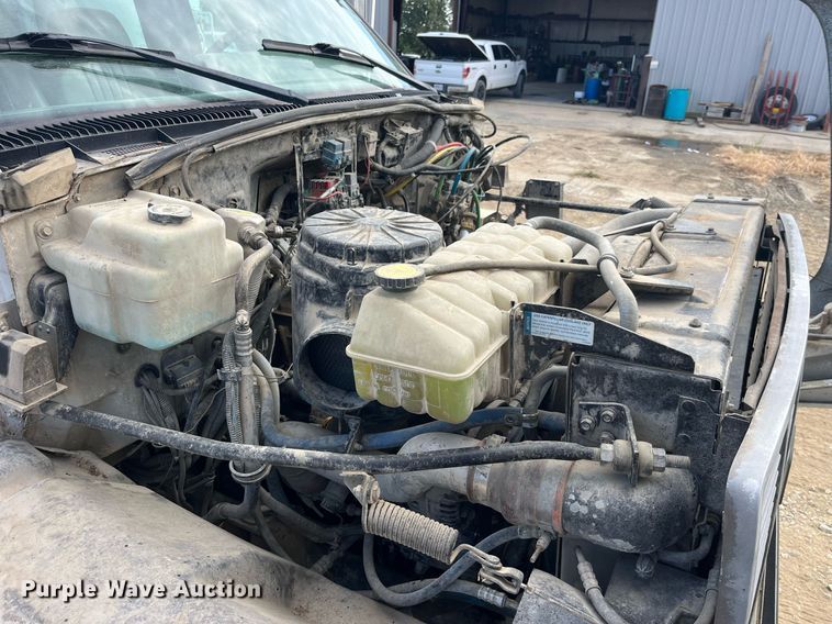 image for item MG9481 2000 GMC C7500  utility / service truck