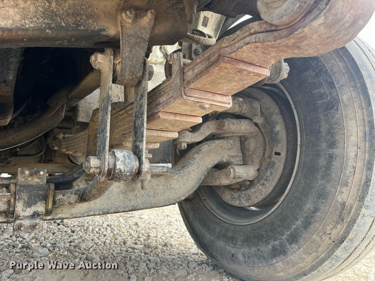 image for item MG9481 2000 GMC C7500  utility / service truck