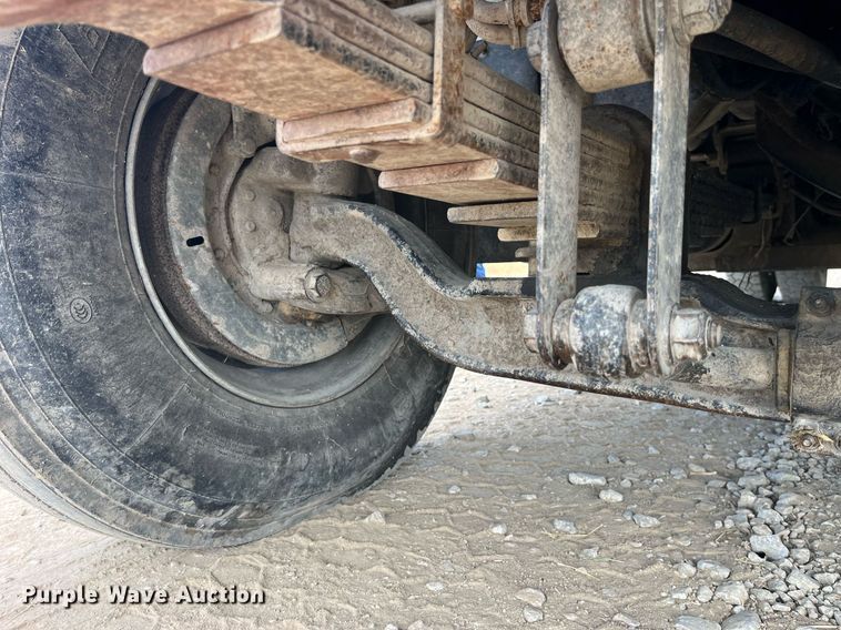 image for item MG9481 2000 GMC C7500  utility / service truck