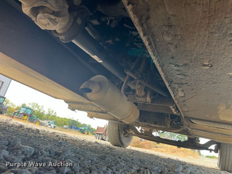 image for item MG9481 2000 GMC C7500  utility / service truck