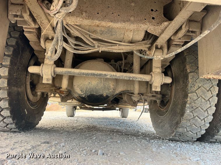 image for item MG9481 2000 GMC C7500  utility / service truck