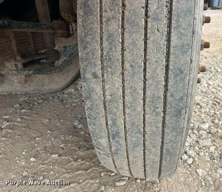 image for item MG9481 2000 GMC C7500  utility / service truck