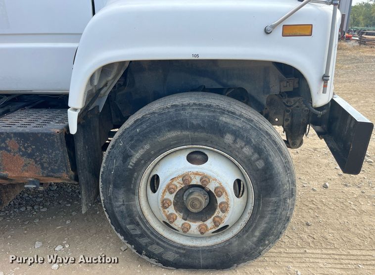 image for item MG9481 2000 GMC C7500  utility / service truck