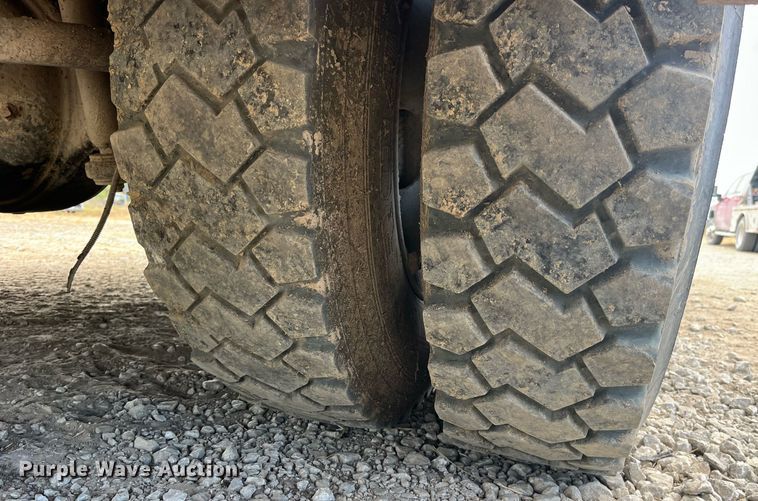 image for item MG9481 2000 GMC C7500  utility / service truck