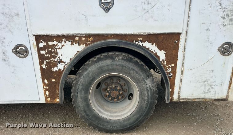 image for item MG9481 2000 GMC C7500  utility / service truck