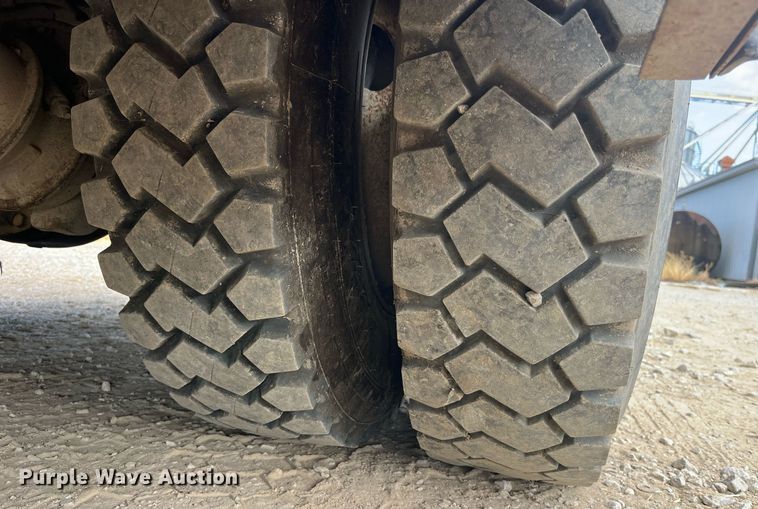 image for item MG9481 2000 GMC C7500  utility / service truck