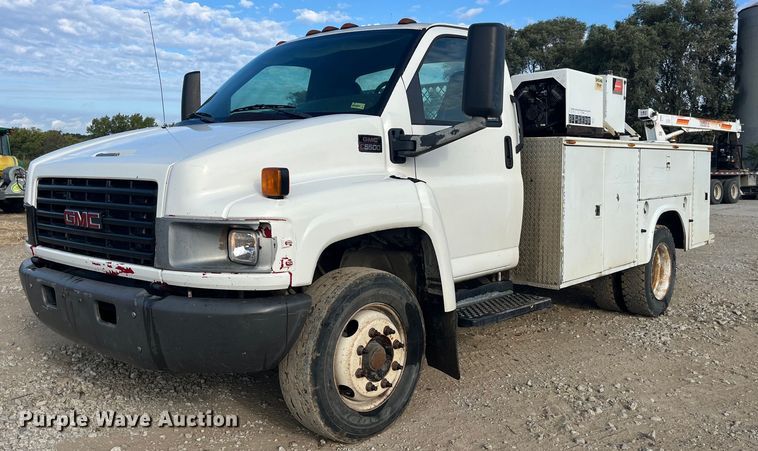 image for item MG9482 2005 GMC C5500  utility / service truck