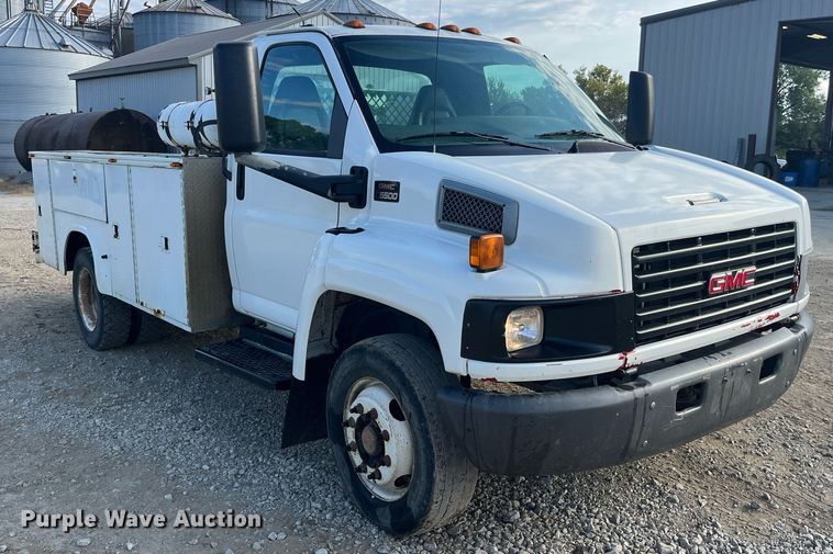 image for item MG9482 2005 GMC C5500  utility / service truck