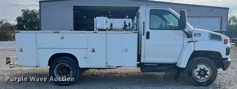 image for item MG9482 2005 GMC C5500  utility / service truck