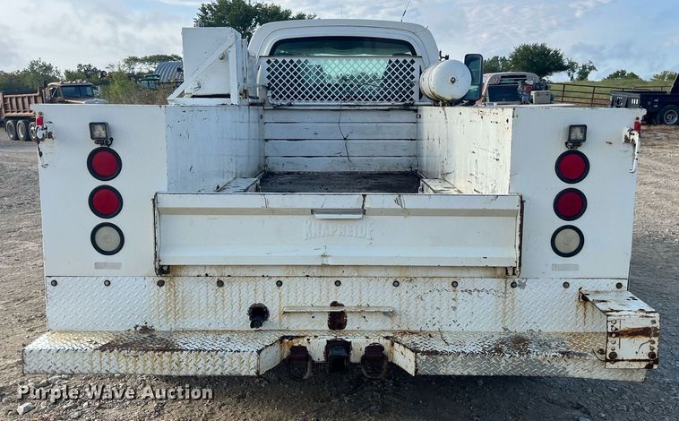 image for item MG9482 2005 GMC C5500  utility / service truck