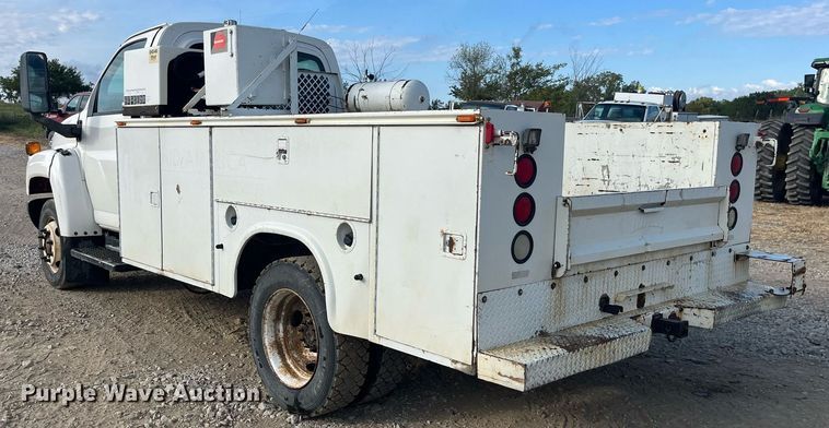 image for item MG9482 2005 GMC C5500  utility / service truck
