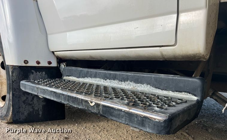 image for item MG9482 2005 GMC C5500  utility / service truck