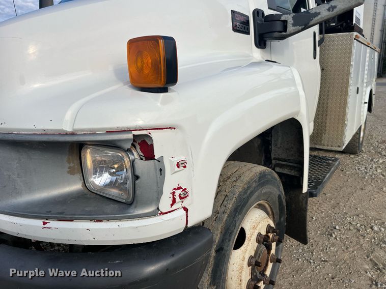 image for item MG9482 2005 GMC C5500  utility / service truck
