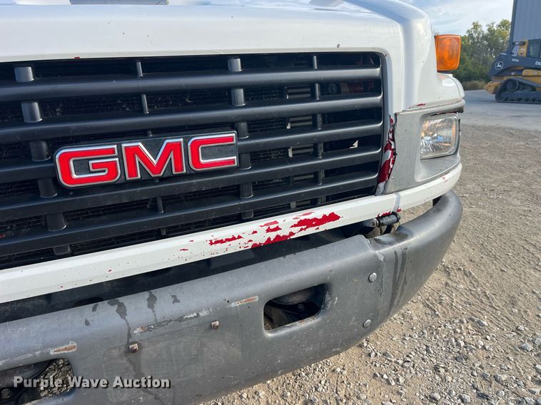 image for item MG9482 2005 GMC C5500  utility / service truck