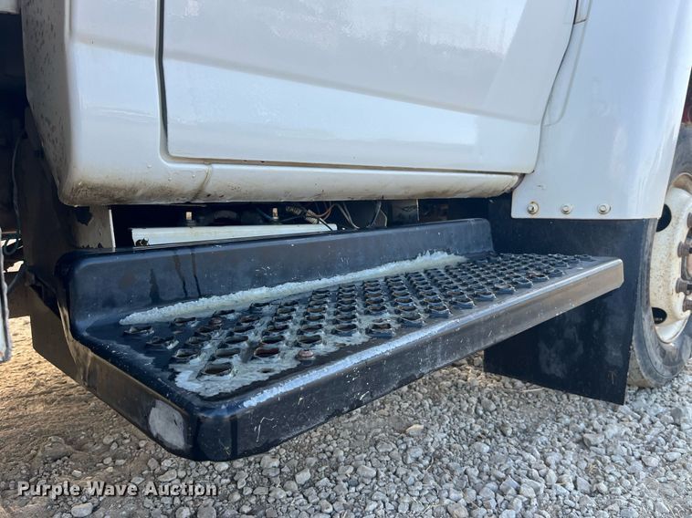 image for item MG9482 2005 GMC C5500  utility / service truck