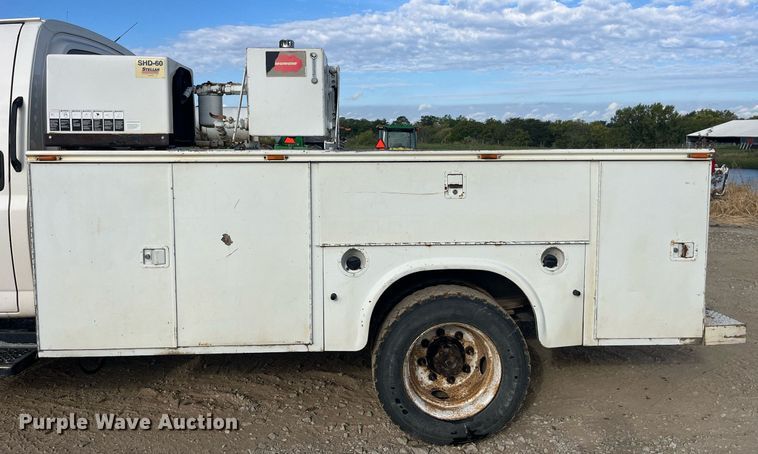 image for item MG9482 2005 GMC C5500  utility / service truck