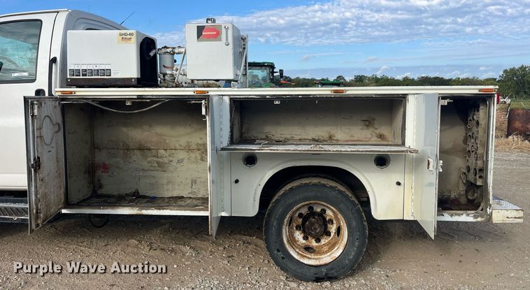 image for item MG9482 2005 GMC C5500  utility / service truck