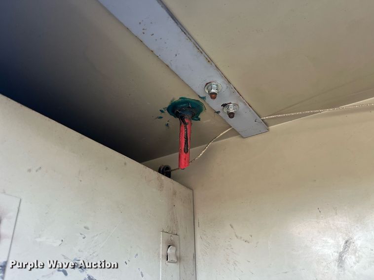 image for item MG9482 2005 GMC C5500  utility / service truck