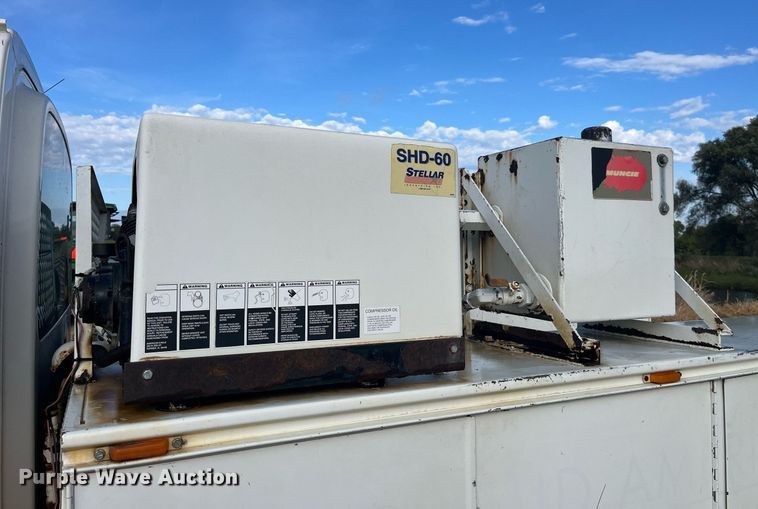 image for item MG9482 2005 GMC C5500  utility / service truck