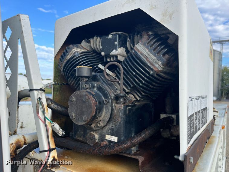 image for item MG9482 2005 GMC C5500  utility / service truck