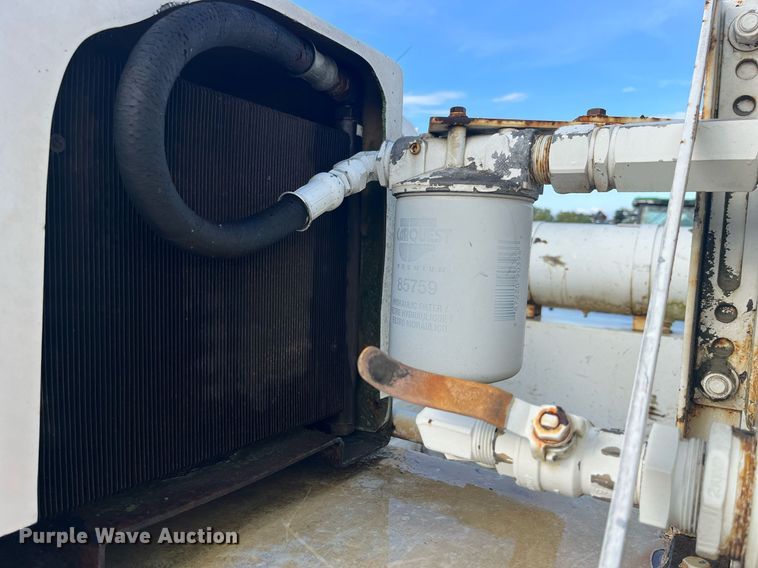 image for item MG9482 2005 GMC C5500  utility / service truck