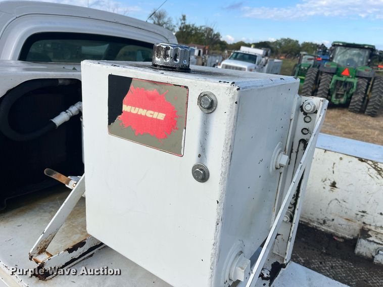 image for item MG9482 2005 GMC C5500  utility / service truck