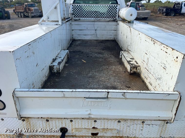 image for item MG9482 2005 GMC C5500  utility / service truck