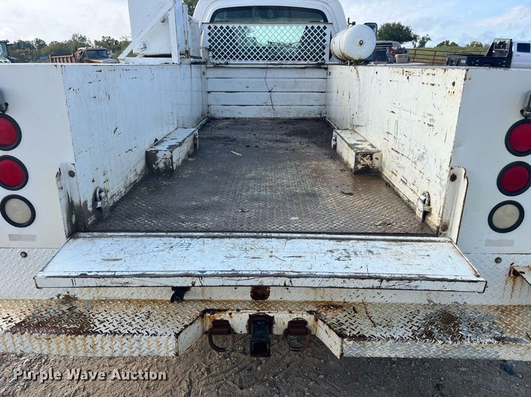 image for item MG9482 2005 GMC C5500  utility / service truck