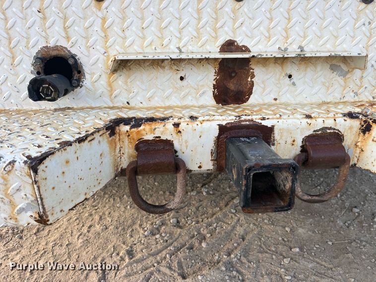 image for item MG9482 2005 GMC C5500  utility / service truck