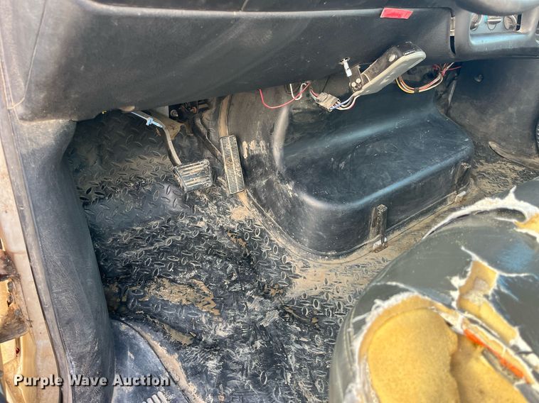 image for item MG9482 2005 GMC C5500  utility / service truck