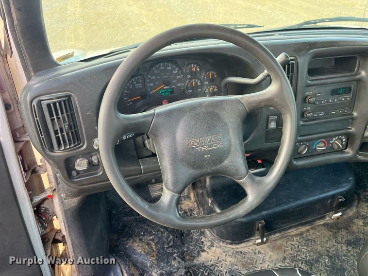 image for item MG9482 2005 GMC C5500  utility / service truck