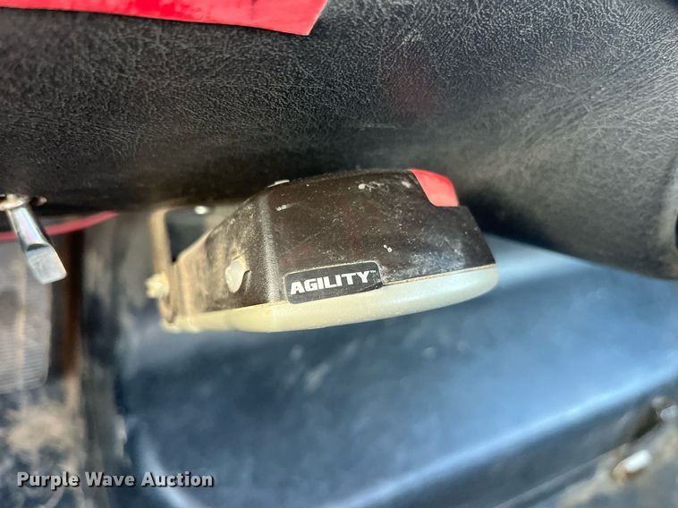 image for item MG9482 2005 GMC C5500  utility / service truck