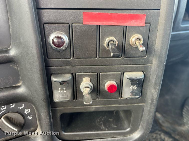 image for item MG9482 2005 GMC C5500  utility / service truck