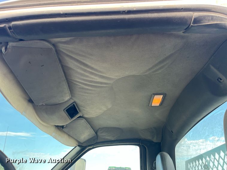 image for item MG9482 2005 GMC C5500  utility / service truck